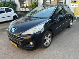 Peugeot 207 1.6 VTi Première / Airco / Parkeersensoren achter