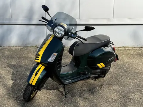Vespa GTS 300 HPE Racing Sixties Bwjr. 2022 6.300 km LED Koplampen Achterlichten ABS