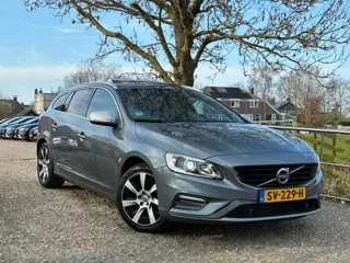 Volvo V60 2.0 D4 | R-Desing + Schuif/kanteldak + Camera + Cruise + Navi Nu € 11.975,-!!!
