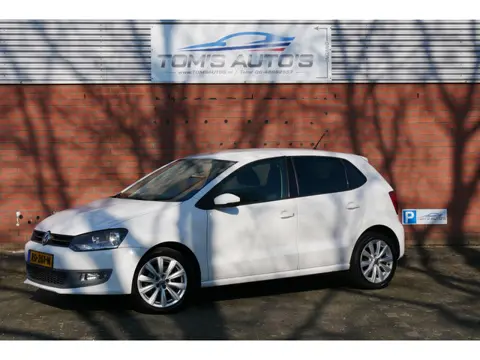 Volkswagen Polo 1.2-12V Comfortline. nieuwe distributie. navi. stoelverwarming.