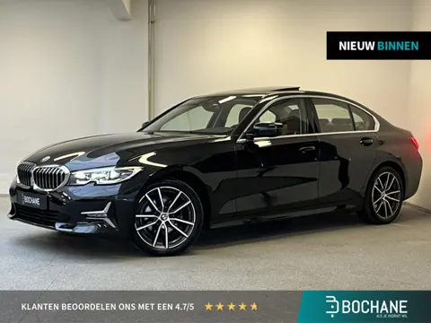 BMW 3-serie 320i Luxury High Executive | PANO | MERINO LEDER | TREKHAAK | CARPLAY |