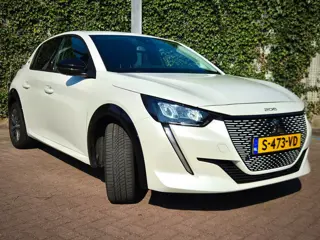 Peugeot E-208 EV Allure Pack 50 kWh 3D cockpit | stoelverwarming | camera