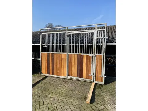 Paardenboxen set van 8 stuks draaibare voorwanden