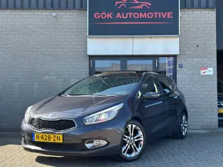 Kia Cee'd 1.6 GDI Plus Pack / Pano / Line Assist / Carplay / Automaat / Xenon / Stuurverwarming / St