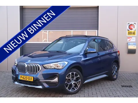 BMW X1 xDrive25e Business Edition Plus, Stoelverwarming, Stuurverwarmd, Camera, Pano, Navi