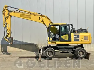 Komatsu PW220-7 / Oilquick OQ70 (bj 2011)