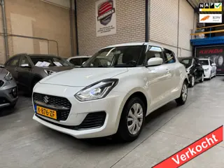 Suzuki Swift COMFORT SMART HYBRID 1E EIGENAAR NL AUTO NAP 4 CYLINDER MOTOR PARELMOER CRUISE AIRCO!!