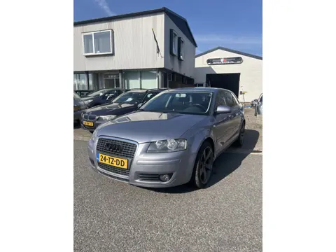 Audi A3 Sportback 2.0 FSI Attraction 5 Deurs,Navigatie,Clima enz. Lichte schade op linker voorscherm