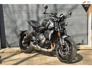 Triumph Trident 660 Zeer netjes en veel extra's