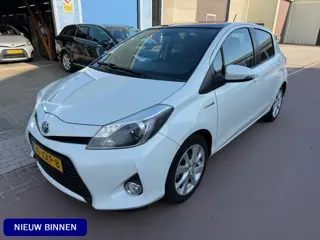Toyota Yaris 1.5 Full Hybrid Dynamic NAP - Nwe APK 03-2027 Meest luxe uitvoering met Panoramadak, Na
