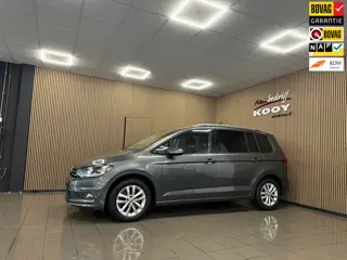 Volkswagen Touran 1.6 TDI SCR Comfortline Business * 7 Persoons / Carplay / Trekhaak / NL Auto *