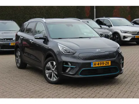 Kia e-Niro ExecutiveLine 64 kWh / SoH 91% / Warmtepomp / Trekhaak / Camera / Leder / Keyless / Stoel