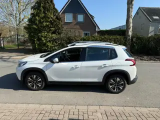 PEUGEOT 2008 1.2 Pure Tech Bleu Lease