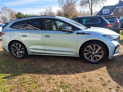 SKODA ENYAQ iV 60 Sportline 180 Pk Trekhaak, Navigatie, Alcantara + leder