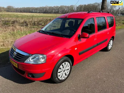 Dacia Logan MCV 1.6 MPI Lauréate 7p. Airco/Trekhaak/Nw APK/Elektr ramen