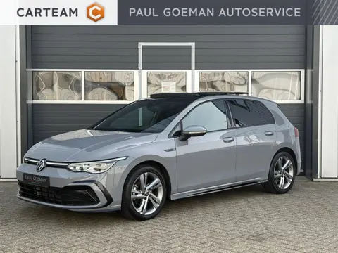 Volkswagen Golf VIII 1.0 eTSI 110kW R-Line DSG | Pano | LED | Navi | Climate | Camera | Parkeer sens