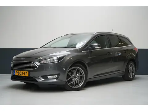 Ford Focus Wagon 1.5 150pk Titanium Automaat | Winterpack | Trekhaak | All-seasonbanden | Keyless | 