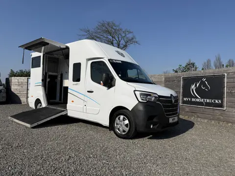 Renault Master | HORSETRUCK | BARBOT | STALLION 5XL | 2021 | HENGST | DUB CAB | AUTOMAAT | 180PK | 5