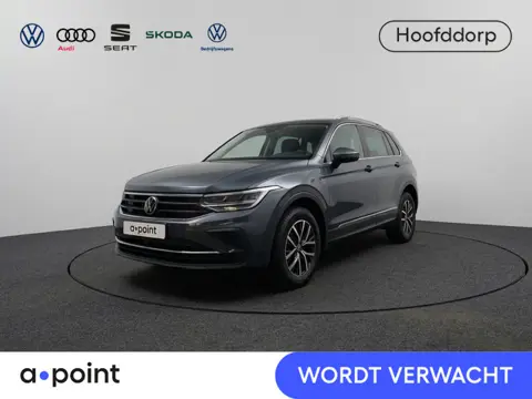 Volkswagen Tiguan 1.4 TSI eHybrid Life 245 pk Automaat (DSG) | Navigatie | Trekhaak (wegklapbaar) | 