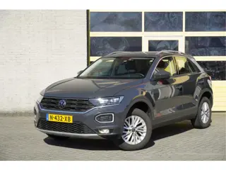 Volkswagen T-Roc 1.5 TSI 150PK! Automaat Style Business BJ2022 Lmv 16" | Led V+A | Pdc | Elek. achte