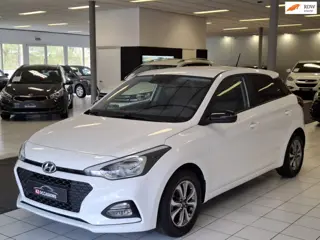 Hyundai I20 1.2 (4 Cil) Apple carplay/Android auto/Cruise/Camera/DAB/Bluetooth/Stoel en stuurverwarm