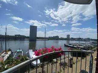 Woning aan de Levantkade te Amsterdam