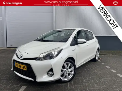 Toyota Yaris 1.5 Full Hybrid Dynamic | Trekhaak | Parelmoer White  | dealer onderhouden | All Season