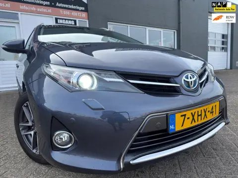 Toyota Auris Touring Sports 1.8 Hybrid Lease van 2de Eig in automaat met panoramadak en navigatie en