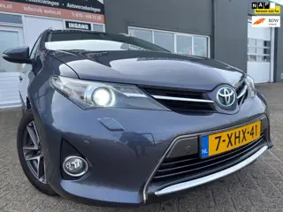 Toyota Auris Touring Sports 1.8 Hybrid Lease van 2de Eig in automaat met panoramadak en navigatie en
