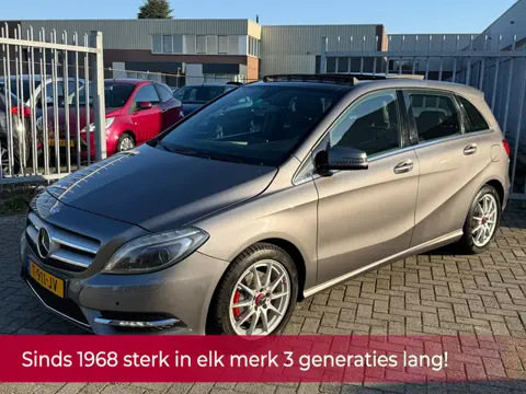 Mercedes-Benz B-klasse 180 Ambition HOGE INSTAP! PANORAMA l LEER l XENON l NAVI l AIRCO l PDC l LED!