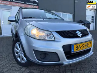 Suzuki SX4 1.6 Comfort met parkeersensoren en trekhaak en airco en stoelverwarming
