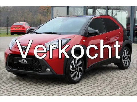 Toyota Aygo X 1.0 VVT-i S-CVT Pulse AUTOMAAT CAMERA CARPLAY STOELVERWARMING NIEUWE AUTO!