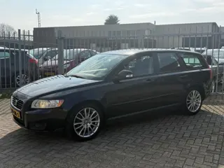 Volvo V50 1.8 Sport! 1e EIGENAAR NL AUTO NAP! Airco l Cruise l Trekhaak l LMV l MTF-STUUR! DEALER OH
