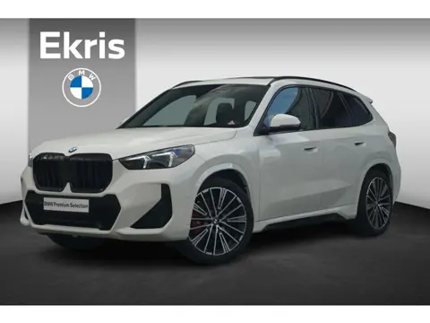 BMW X1 sDrive20i M Sport Pro / Trekhaak / Panoramadak / Keyless entry / Adaptieve LED koplampen / St