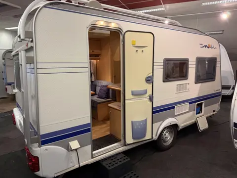 Hobby De luxe Easy 440 SF VASTBED ZITJE VOORTENT