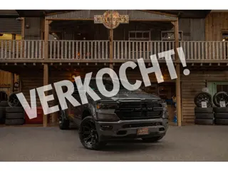 Dodge Ram 1500 5.7 V8 4x4 Crew Cab Larmie Night | pano | Wide body | Fuel velgen | Full | Options |