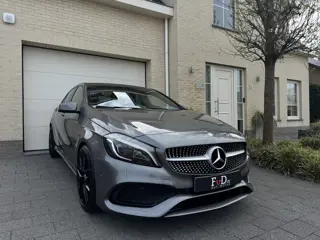 Mercedes-Benz A-Klasse 180 AMG Facelift Navi Clima SportLeder Led 19" Pdc A45 Sportuitlaat