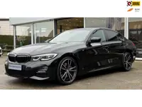BMW 3-serie 320i M-SPORT / HUD / LEER / LED / NL AUTO !