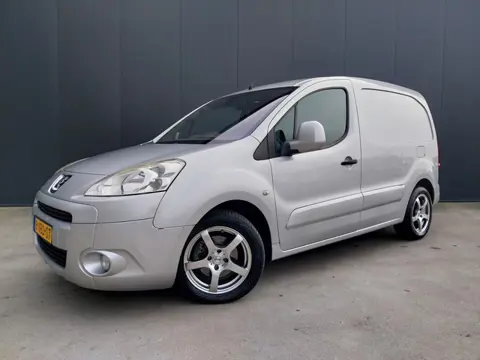 Peugeot Partner 1.6 HDI MARGE AIRCO TREKHAAK LMV (bj 2009)