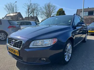 Volvo V70 2.0T Kinetic 149kw,Apk 2/5/27,Airco,Cruise,Leder,Navi,Trekhaak,Nap