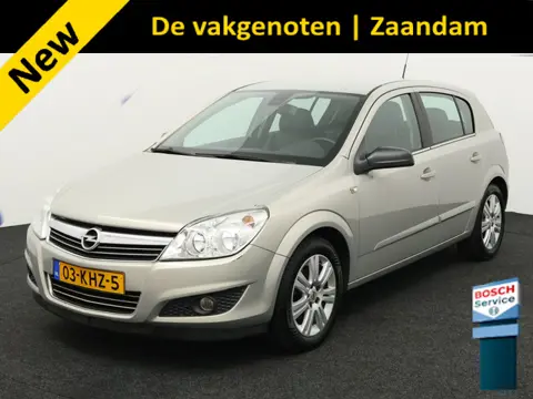 Opel Astra 1.6 Cosmo airco, leer, navi, cruisec, multifunctstuur, Voorstoelen verwarmd, parkeersenso