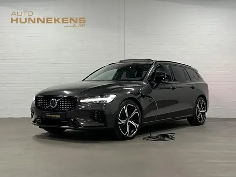 Volvo V60 2.0 T8 Plug-in hybrid AWD Ultimate Dark Trekhaak | Adapt. cruise | Massage | Open dak | 36