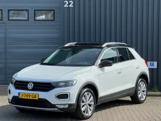 Volkswagen T-Roc 1.5 TSI Sport Business R|Pano|Trekhaak|Cam|Acc|Navi|Carplay|Dealer Oh