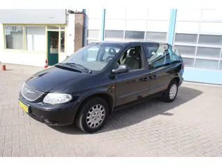 Chrysler Grand Voyager 3.3i V6 SE Luxe zo mee voor rij of sloop motor en bak goed