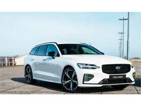 Volvo V60 T6 Plug-in hybrid AWD Plus Dark / I Love Sweden uitvoering / Exterieur Styling kit / 19" V