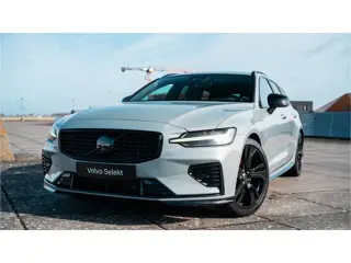 Volvo V60 2.0 T8 Plug-in hybrid AWD Plus Dark / Speciale samenstelling / 19" Velgen Black  / B&W aud