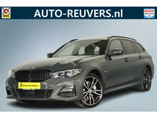 BMW 3 Serie Touring 330e xDrive M-Sport / Panorama / ACC / Cam / Carbon / CarPlay