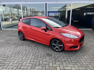 Ford Fiesta 1.6 ST2 Recaro / Parelmoer / Camera / Led / Clima / Stoel&ruit verwarming
