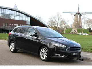 Ford Focus Wagon 1.5 TDCI 6-bak Trekhaak Parkeersensor Door inruil verkregen Top Conditie Nieuw APK