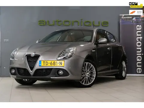 Alfa Romeo Giulietta 1.4 Turbo MultiAir Super *61.928km Origineel NL* BRUIN LEDER | Navi | Automaat